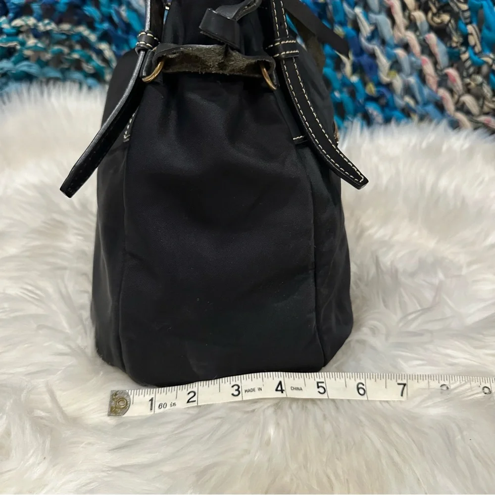 Dooney & Bourke Large Nina Shoulder Handbag Black Nylon Fuschia Lining - Picture 7 of 16